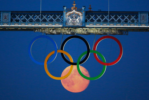 Mặt trăng làm thành vòng Olympic - hình nền máy tình đẹp
