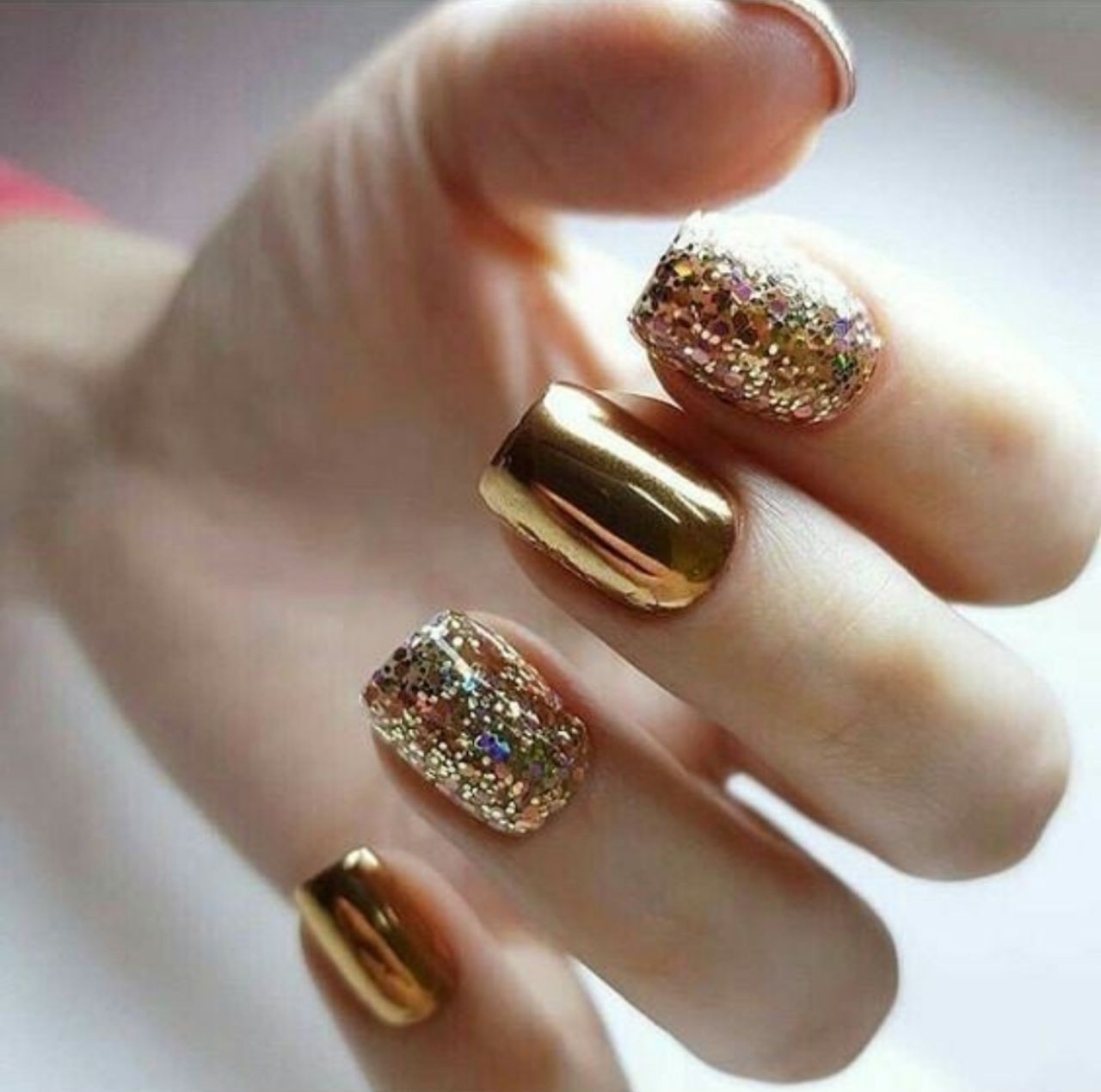 Màu nail đẹp tôn da - Gold
